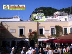Foto StudioMusco vende a Capri, in posizione centralissima e dominante, rifinitissimo alloggio signorile. Villino indipendente, con zona giorno e cucina se