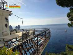 Foto StudioMusco vende a Capri, su via Marina Piccola panoramicissima villetta. Con ampie terrazze panoramiche, piccolo giardinetto, posto auto. Composto d