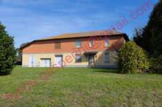 Foto TERRATETTO PLURIFAMILIARE CON TRE FABBRICATI E TERRENO DI 7,6 ha