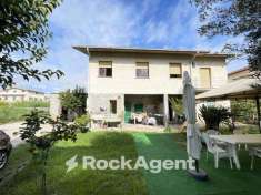 Foto Terratetto plurifamiliare in vendita a Tortoreto