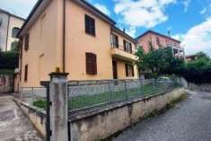Foto Terratetto unifamiliare in vendita a Spoleto - 8 locali 200mq