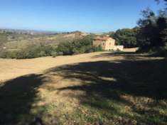 Foto terreno agricolo di 3 ettari con casolare