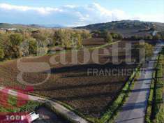 Foto Terreno Agricolo in Vendita, 47284 mq (Todi)
