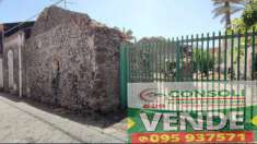 Foto Terreno con rustico in vendita a Acireale