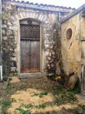 Foto Terreno edificabile in Vendita a Ventimiglia di Sicilia Loc. Traversa