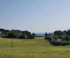 Foto Terreno edificabile residenziale in vendita a Montecosaro