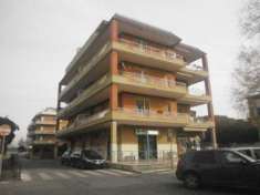 Foto torvaianica centro 2 piano ristrutturato 70 mq.