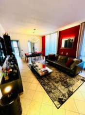 Foto TRE LOCALI DOPPI SERVIZI COMPLETAMENTE ARREDATO