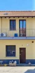Foto TRE LOCALI su 2 livelli in zona Carugate (MI)