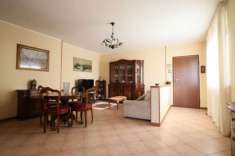 Foto Trecate - Trilocale luminoso con doppi servizi, balcone e terrazzo