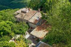Foto Tregnago, porzione rustico ristrutturato con 10.000 mq di terra in zona Valpolic