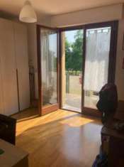 Foto Tricamere con terrazzo vivibile e giardino comune