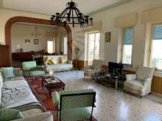 Foto Trifamiliare in Contrada Romito, Cefal: Un'Oasi di Verde e Tranquillit