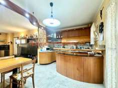 Foto Trilocale con giardino, taverna e doppio box