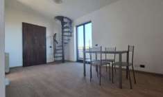 Foto Trilocale con sottotetto collegato box e cantina