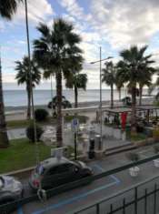 Foto Trilocale Fronte Mare in Vendita a Loano