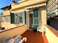 Foto Trilocale ristrutturato e ben arredato in casa d�epoca con terrazzino a Sanremo.