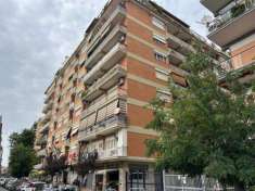 Foto Tuscolano/Quadraro - ampio trilocale con balcone