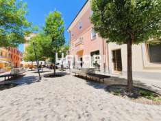 Foto UFFICIO CON INGRESSO INDIPENDENTE E VETRINA