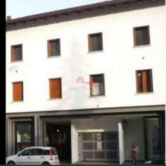 Foto UFFICIO/NEGOZIO - UDINE P.LE CHIAVRIS, 67
