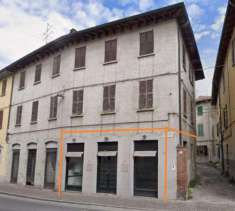 Foto V000964 - CANTU' vendiamo NEGOZIO con tre vetrine e due bagni