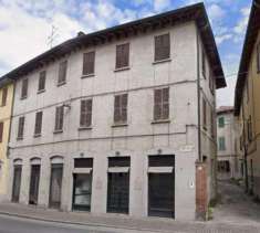 Foto V000966 - CANTU' vendiamo TRILOCALE al piano primo da ristrutturare