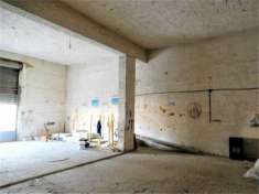 Foto V002765 - VENDESI MAGAZZINO DI 130 MQ