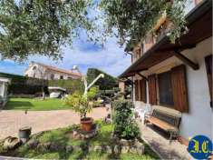 Foto V005168 - CASA CON 3 ABITAZIONI E 700 MQ DI GIARDINO PRIVATO
