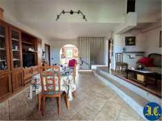 Foto V005294 - AMPIO APPARTAMENTO CON 350 MQ DI GIARDINO PRIVATO !!