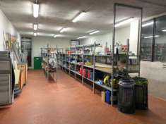 Foto VA98 - ampio laboratorio con magazzino ed ampio posteggio riservato per 5 auto