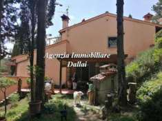 Foto Vaglia - Panoramica villa con giardino