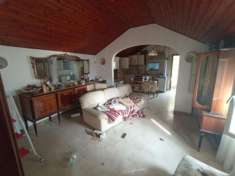 Foto VENDESI A IMPERIA CASTELVECCHIO ZONA COLLETTE CASETTA INDIPENDENTE CON TERRENO OLIVATO