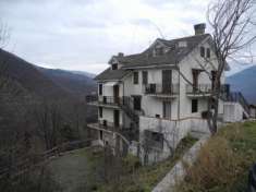 Foto vendesi a mendatica appartamento di 4 vani in ottime condizioni con balconi e comodo accesso