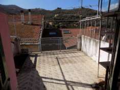 Foto VENDESI A PONTEDASSIO, NEL CENTRO, VICINO ALLA CHIESA, APPARTAMENTO DI 5 VANI E GRANDE TERRAZZO, ABITABILE