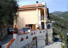 Foto VENDESI A PONTEDASSIO, PORZIONE DI BIFAMILIARE CON TERRAZZA E TERRENO