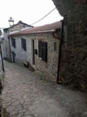 Foto VENDESI A REZZO Casa INDIPENDENTE  affiancata 150 mq  CON GIARDINETTO
