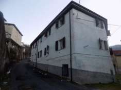 Foto VENDESI A ROBURENT CASA  AUTONOMA SU TRE PIANI IN CENTRO PAESE FORMATA DA DUE ALLOGGI E CANTINE