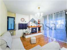 Foto Vendesi appartamento composto da quattro locali pi� doppi servizi, cantina e box.