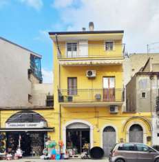 Foto VENDESI APPARTAMENTO SU DUE LIVELLI IN VIA ARMANDO DIAZ, 11 - VENOSA