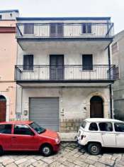 Foto VENDESI APPARTAMENTO SU DUE LIVELLI IN VIA MADONNA DELLA SCALA, 5 - VENOSA