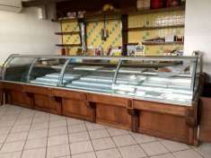 Foto Vendesi arredamento per negozio alimentare MACELLERIA