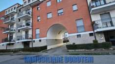 Foto VENDESI BILOCALE, VERCELLI, RISTRUTTURATO CON AMPIO TERRAZZO.