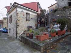Foto VENDESI Casa semi indipendente 100 mq  A Conio , frazione di  Borgomaro , con cantina, corte e rustico e grande locale da dividere
