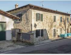 Foto VENDESI DUE APPARTAMENTI IN FABBRICATO A SASSO