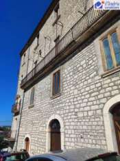 Foto VENDESI IN GILDONE,  LARGO VITTORIO,  IN UN PALAZZO STORICO APPARTAMENTO DI CIRCA MQ 255 - PIANO SECONDO TOTALMENTE DA RISTRUTTURARE.