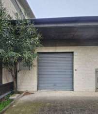 Foto VENDESI LOCALI COMMERCIALI IN VIA ALDO MORO, 30 E 32 - VENOSA (PZ)