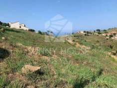 Foto Vendesi lotto di terreno edificabile a Cefal