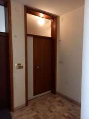 Foto vendesi luminosissimo sesto piano  senza provvigione