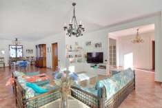 Foto Vendesi Splendida Villa Immersa nel Verde Rif.V87