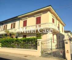 Foto VENDESI VILLA IN STILE LIBERTY RISTRUTTURATA A VIAREGGIO ZONA MARE